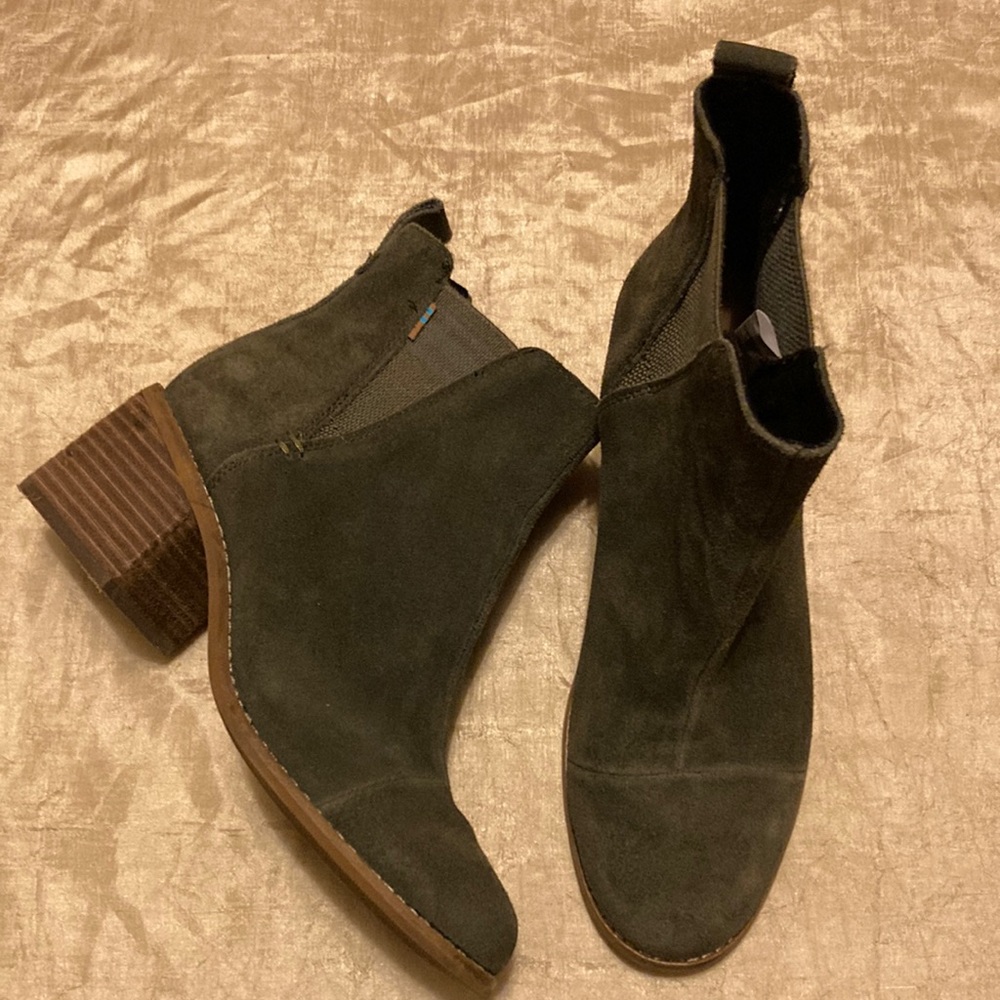 Toms Esme Tarmac Olive Suede Booties